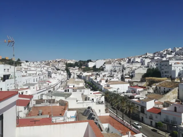 CASA GRANDE EN EL CENTRO DE ARCOS. — 27