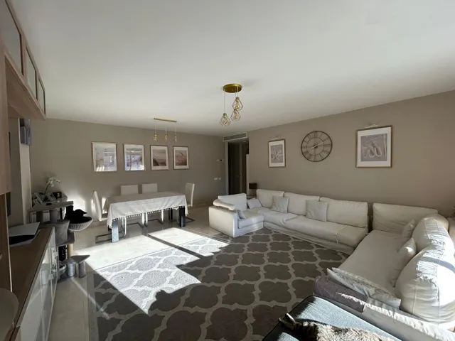 Piso de lujo con terraza y piscina cerca de Sotogrande — 23