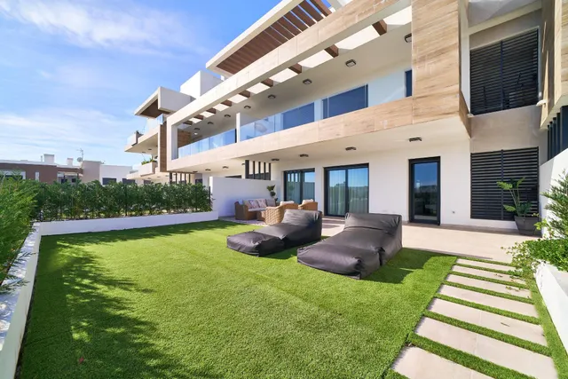 Apartamento de lujo con jardín — 20