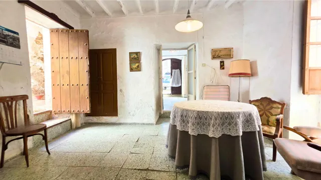¿Buscas espacio sin límites? 400 m2 de puro potencial en el corazón de Uleila. — 19