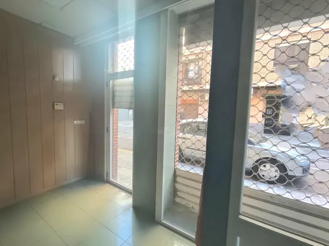LOCAL CÉNTRICO DE 241M2 — 21