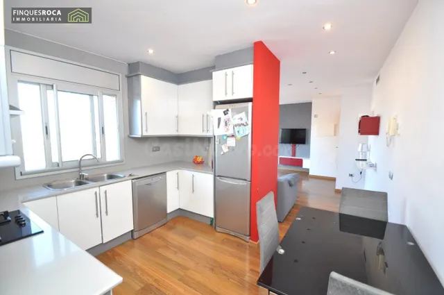 Ático de 3 habitaciones en el centro del pueblo con 76m2 de  - foto 3