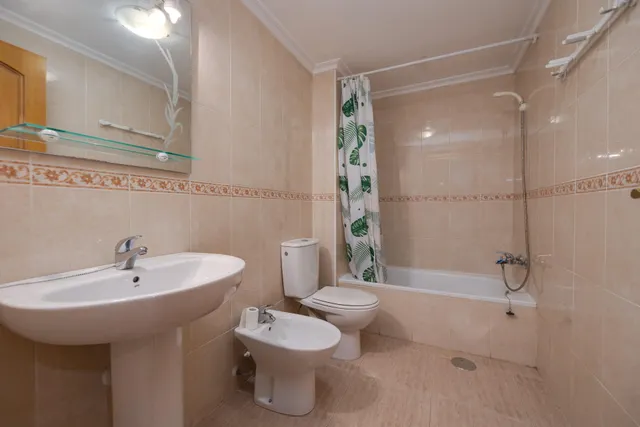 Venta de amplio apartamento seminuevo Ed.Torreaguas Torrevieja — 36