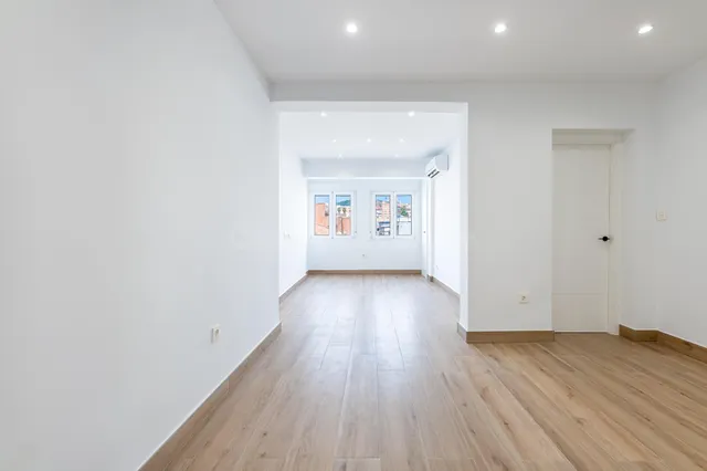 Amplio Apartamento con Licencia Turística en el Corazón de la Ciudad — 2