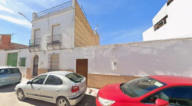 Se vende terreno + casa OKUPADA en Calle Sin dirección 19 de