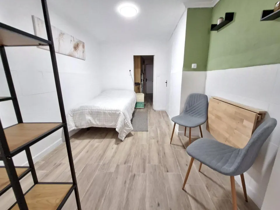 Estupendo loft en alquiler en el casco antiguo de Petrer, ideal para una sola persona.