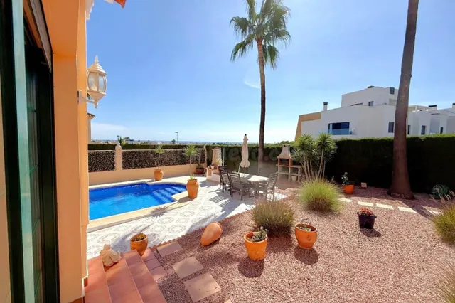 Villa Independiente Orientada al Sur con Vistas al Mar, Pisc - foto 4