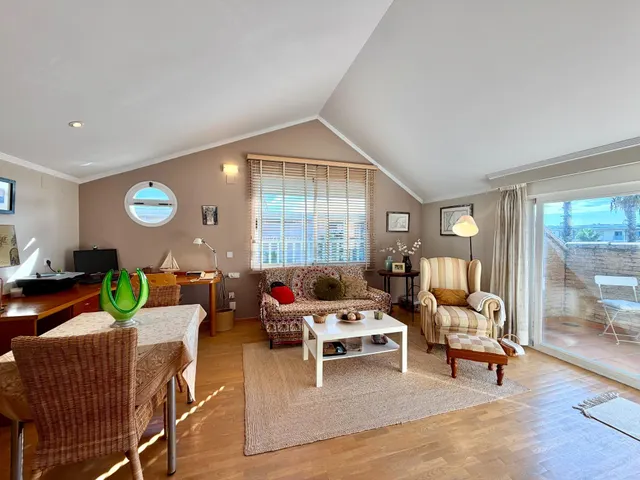 Chalet adosado esquinero con jardín privado, terrazas y garaje doble en La Patacona — 43