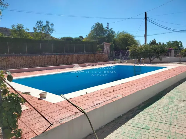 SE VENDE CHALET EN ELCHE — 40