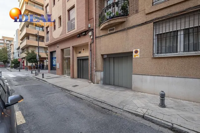 MAGNIFICA PLAZA DE GARAJE EN BARRIO FIGARES - JUNTO A CALLE ALHAMAR — 10