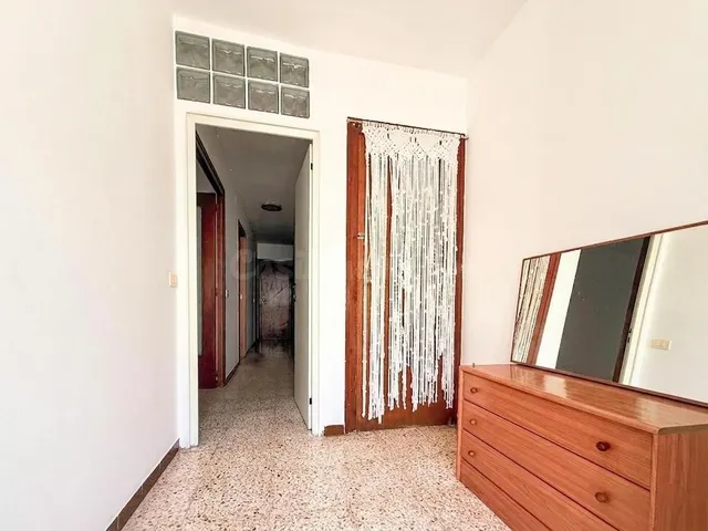 CASA CON GRAN TERRAZA Y MÚLTIPLES POSIBILIDADES EN ALCANAR E - foto 3