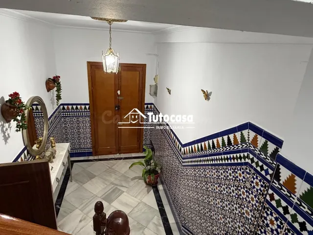 Exclusiva casa con local independiente y espacios llenos de  - foto 4