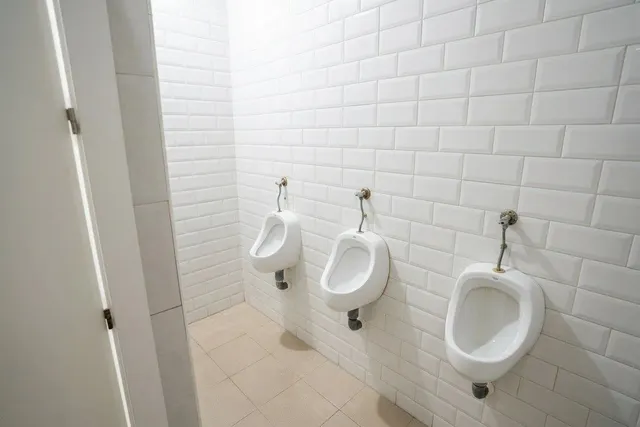 Local comercial de hostelería con gran terraza y salón de eventos en Guadiana. — 32