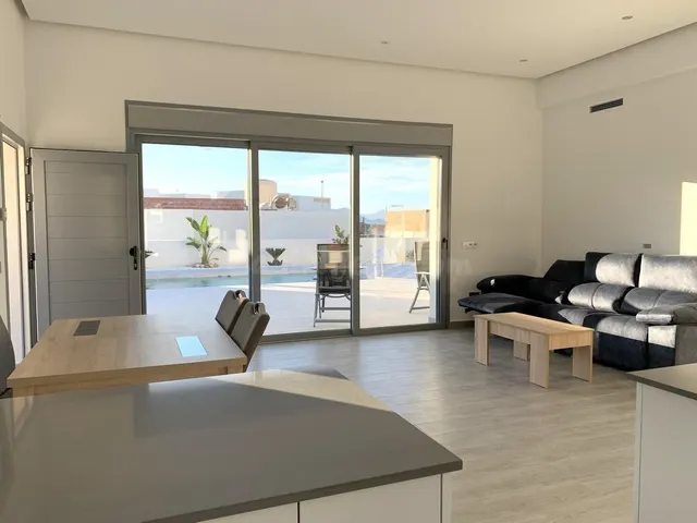 Villa de nueva construción con 3 dormitorios y piscina priva - foto 2