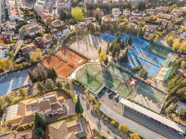 chalet independiente con la mejor parcela en la prestigiosa  urbanización de el serrallo — 50