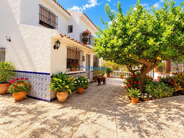 CHALET INDEPENDIENTE · 2 VIVIENDAS · PARCELA DE 422 M2