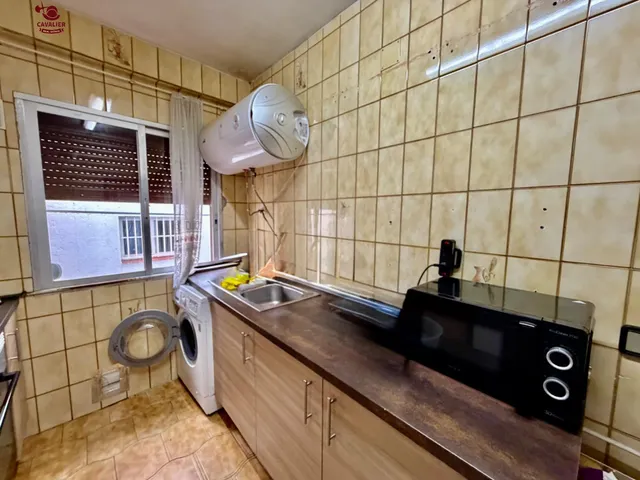 Piso exterior de 88m2 con 4 dormitorios para REFORMA INTEGRAL, con soleado salon comedor con acceso directo a una luminosa terraza exterior y cocina con tendedero,. — 22