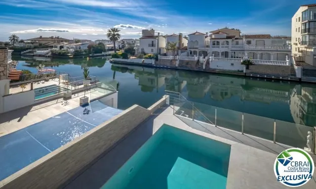 Magnífica casa de pescador con fondeo y piscina — 18