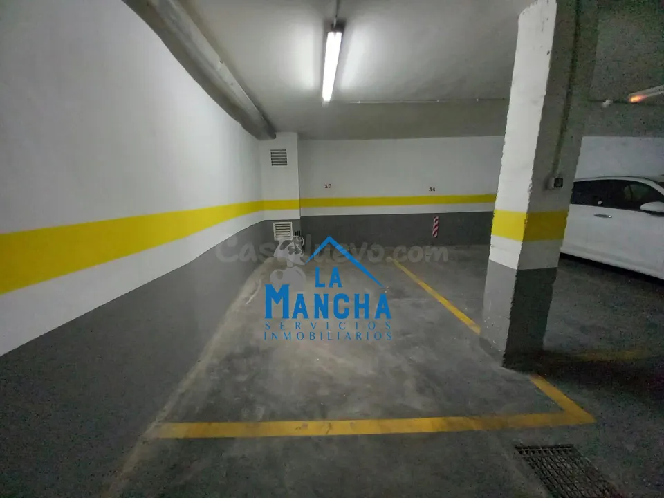 *70€ MENSUALES*. INMOBILIARIA LA MANCHA ALQUILA PLAZA DE GARAJE EN BARRIO INDUSTRIA.