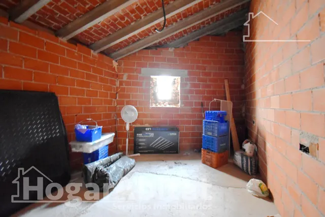 Casa luminosa y esquinera con balcón y dos terrazas, toda amueblada, en el centro — 19