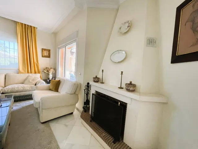 Villa en venta en Nueva Andalucía, Marbella, con vistas al mar y cerca de Puerto Banús — 13