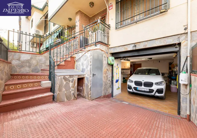 Se vende bonita casa adosada de 4 dormitorios con piscina privada, garaje y gimnasio — 31