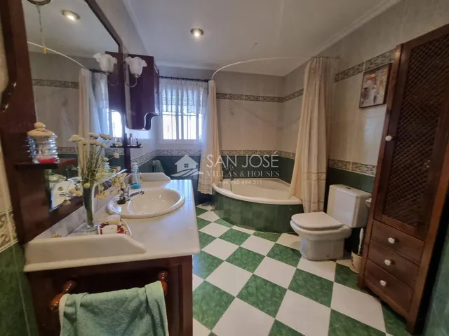 SE VENDE VILLA DE LUJO EN HONDON DE LOS FRAILES — 26