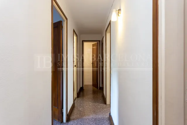 PISO CON MUCHAS POSIBILIDADES EN PLAZA CATALANA — 20