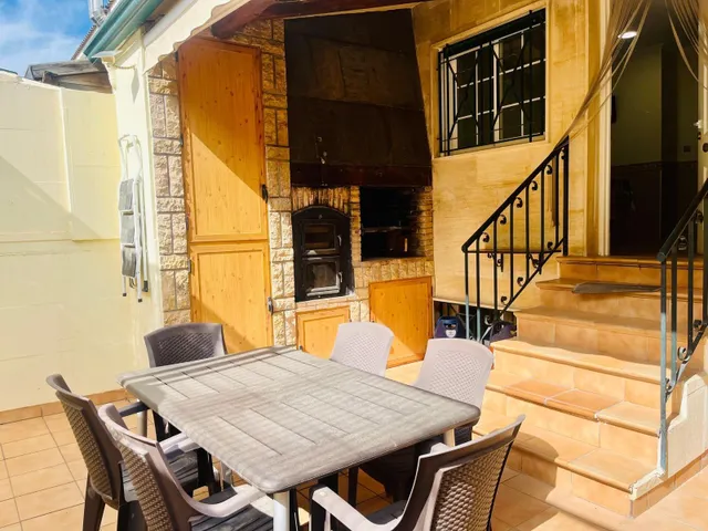 Estupendo triplex en zona campo de futbol — 28