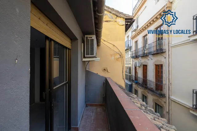 ATENCIÓN INVERSORES. Edificio comercial en pleno centro de Granada, entre Puentezuelas y Alhóndiga — 40