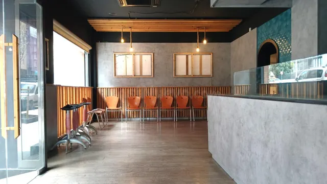 LOCAL EN FUNCIONAMENT COM A BAR-RESTAURANT AMB SORTIDA DE FU - foto 3