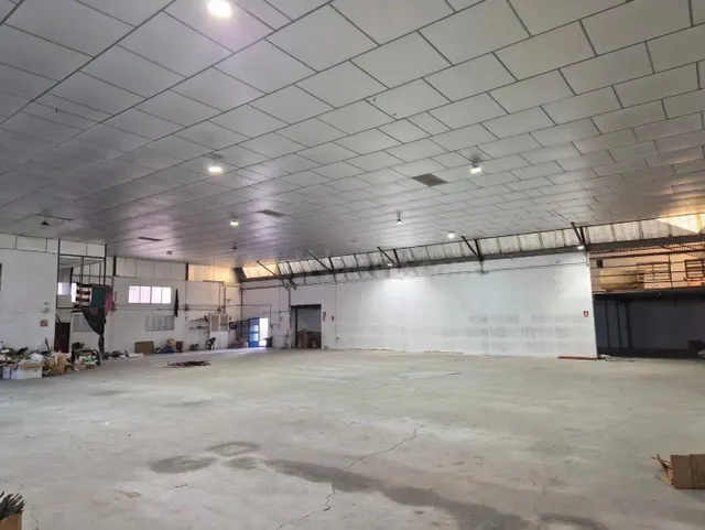 NAVE INDUSTRIAL PREMIUM DE 1.300 m2 CON PATIO, OFICINAS Y AL - foto 3