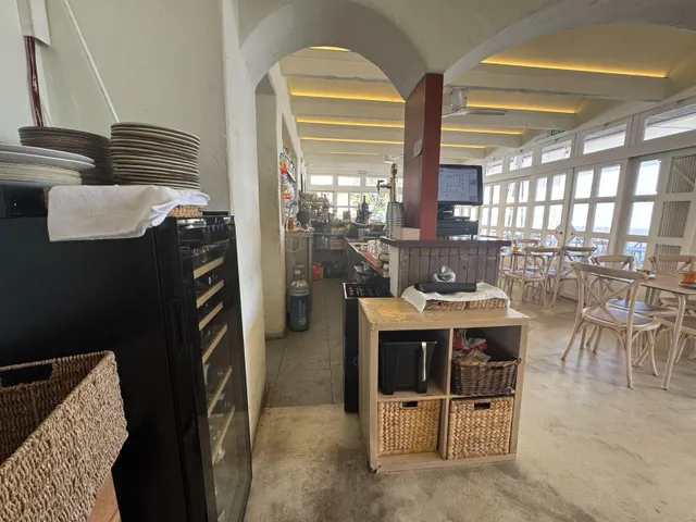 AMPLIO LOCAL EN VENTA EN NOGALERA — 7