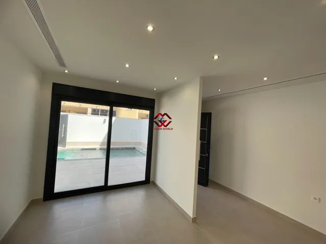 Chalet independiente de diseño con piscina privada y jardín en Heredades — 13