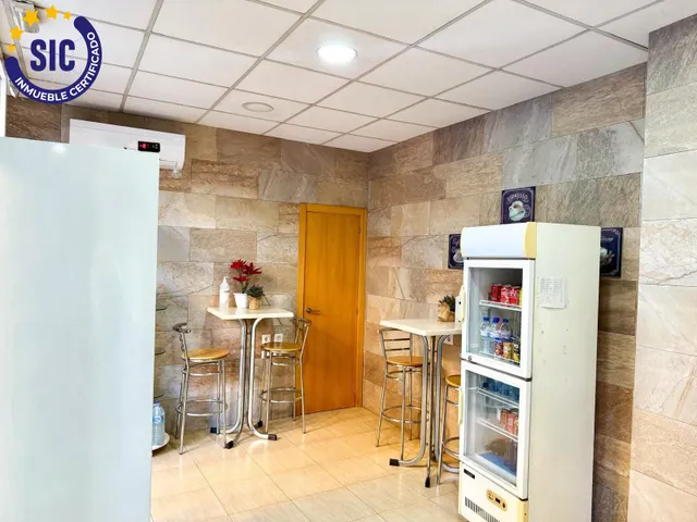 LOCAL COMERCIAL EN LA ZONA NOU MOLES — 6