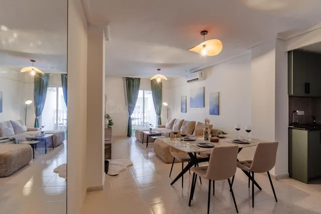 Apartamento elegantemente reformado, céntrico y espacioso. Balcón con orientación oeste ¡y a solo 550 m de Playa del Cura! — 2