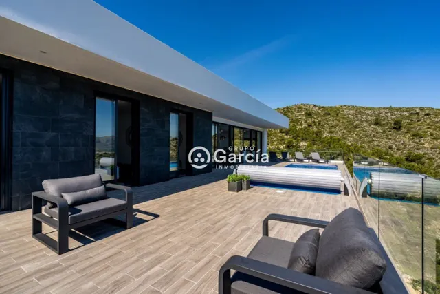 Impresionante proyecto de villa nueva con vistas panorámicas al mar en construcción ahora — 5