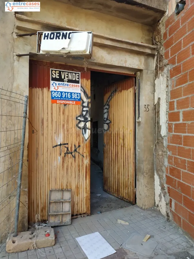 CASA PARA REFORMAR, EN ZONA CENTRO DE LA VALL, CON ACCESO A 