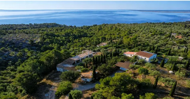 Extraordinaria Propiedad Rural con 850 m2 Construidos, Vista