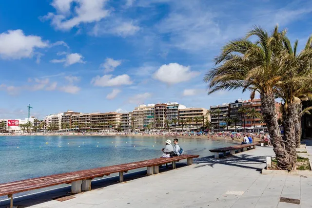 Apartamento de 2 dormitorios con ascensor y piscina comunitaria en Torrevieja | Inversión y calidad de vida en la Costa Blanca — 17