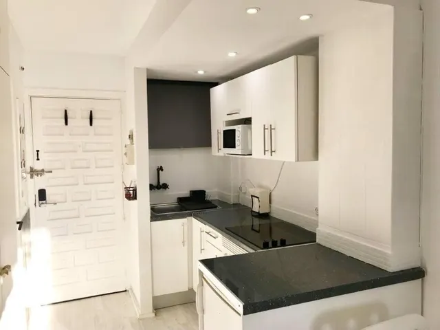 Estudio reformado con licencia turistica en Gamonal, Benalmadena — 7