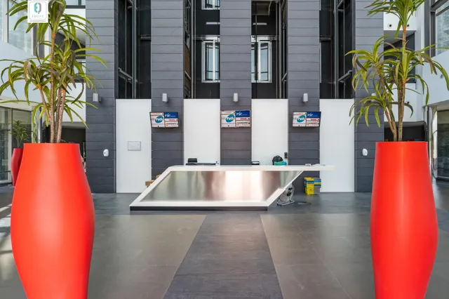Amplia y luminosa oficina en el emblemático y exclusivo edificio forum — 6