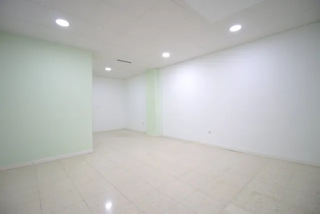 Se alquila entresuelo comercial — 7