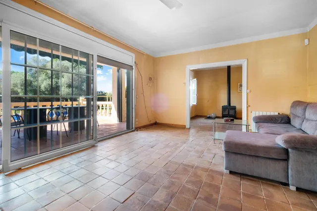 Villa con enorme jardín y piscina en pleno centro, a 5 minutos de la playa — 35