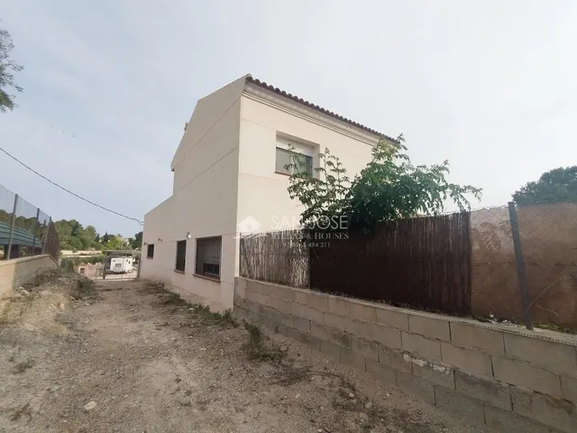 SE VENDE CHALET EN MONFORTE DEL CID