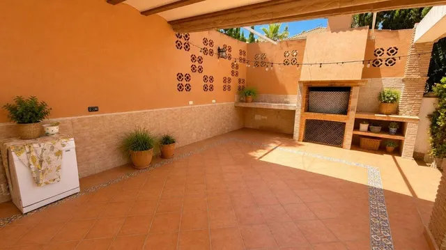 MAGNIFICO CHALET ADOSADO CON GRAN PARCELA, JARDIN Y PISCINA PRIVADA — 10