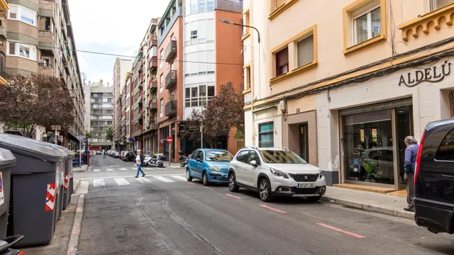 ¡Junto a Puerta del Carmen! Piso luminoso de 76 m2 con gran potencial para reformar — 34
