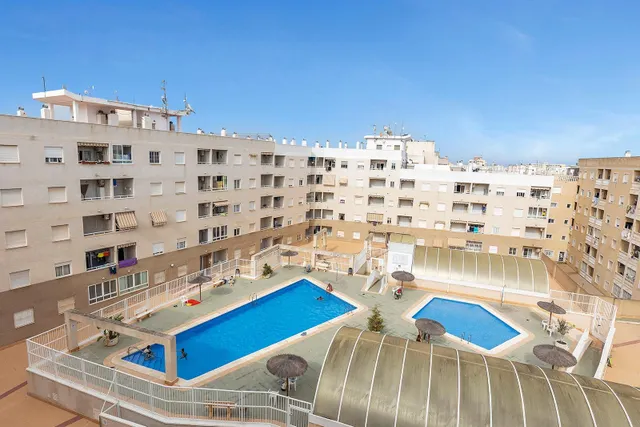 Estudio en Torrevieja con piscina comunitaria — 23