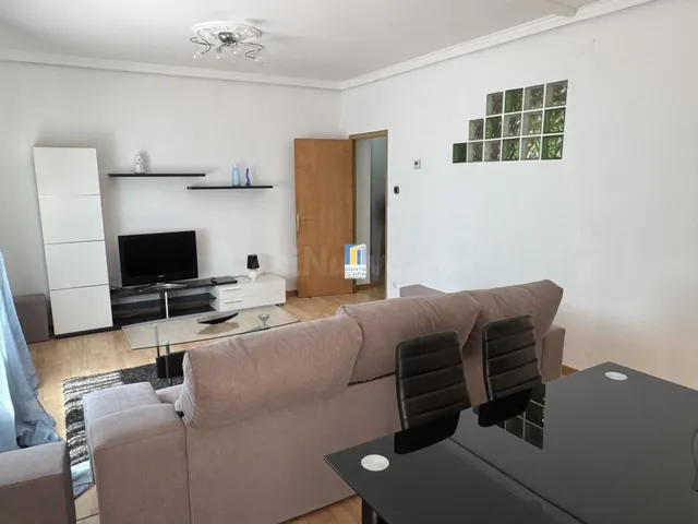 PISO EN VENTA DE 2 DORMITORIOS Y PATIO EN ZONA AVENIDA PRÍNC - foto 2