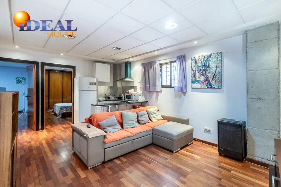 AMPLIA PLANTA BAJA JUNTO ARABIAL CON GARAJE